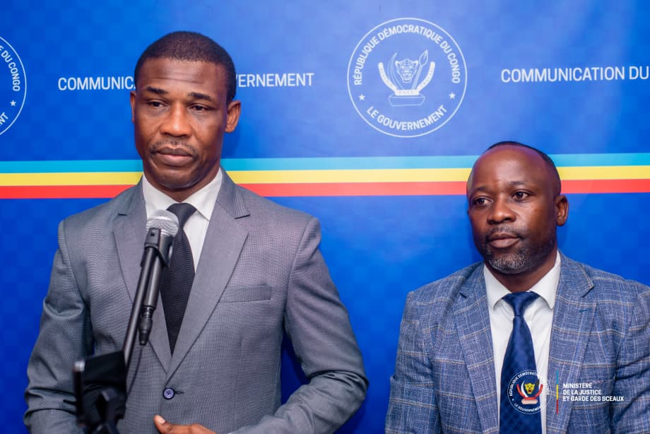 JusticeGouvCD's tweet image. JUSTICE-RDC 🇨🇩 :

LE MINISTRE DE LA JUSTICE REÇOIT LE REPRESENTANT DU HCR

Le Ministre d’État, Ministre de la Justice et Garde des Sceaux, Monsieur Guillaume NGEFA ATONDOKO ANDALI a reçu ce mercredi 12 novembre 2025 dans son cabinet de travail, le Docteur Pierre ATCHOM,…