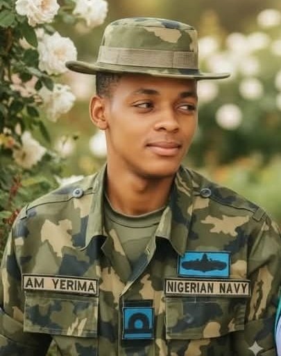 I'm an officer with integrity and tolerance.
The Naval resilience and self discipline should be appreciated.👮🏻💪🏻