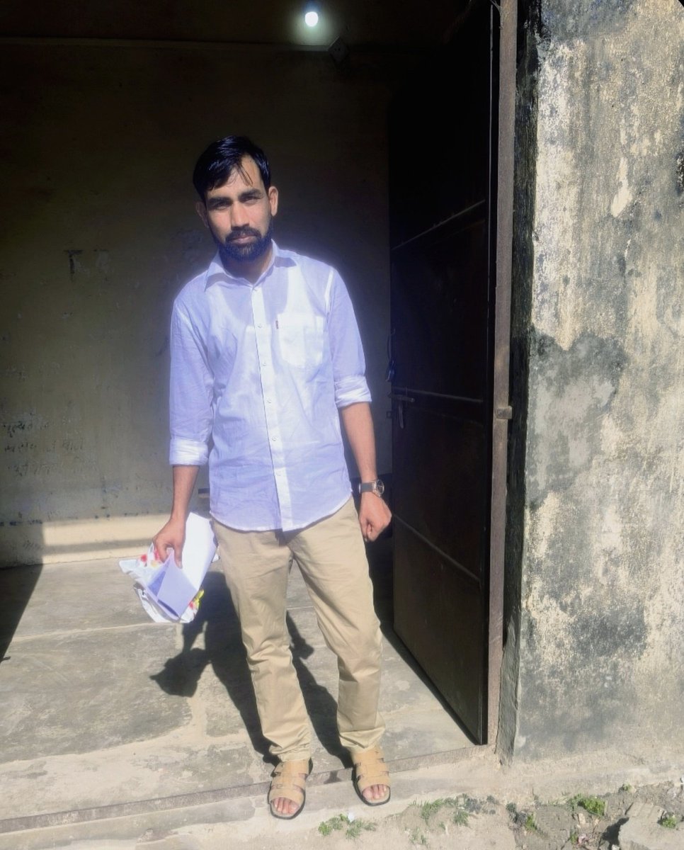 सवाईमाधोपुर के कलेक्टर कानाराम मीणा जी और गंगापुर सिटी के SDM विजेंद्र मीणा से एक गरीब आदिवासी व्यक्ति के प्लॉट से जुड़े मामले में कई बार बात कर चुका हूं, कई बार उनके चक्कर भी काटे हैं। दबंगों ने उसके प्लॉट पर कब्जा कर लिया है, पर उनसे कोई जरूरी कागज़ नहीं मांगे जाते, जबकि गरीब