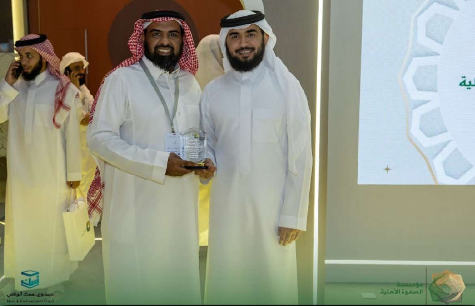 Almonafeth's tweet photo. لحظة فخر وامتنان ✨ 🤍
حيث كرّم الشريك المؤسس لشركة المنفذ المثالي الأستاذ طلال المعجل ،
لمنسوبي مؤسسة الصفوة الأهلية 
الأستاذ سعد القحطاني ،وذلك خلال فعاليات #مؤتمر_الحج_والعمرة في جدة https://t.co/cTSTeKbrFn