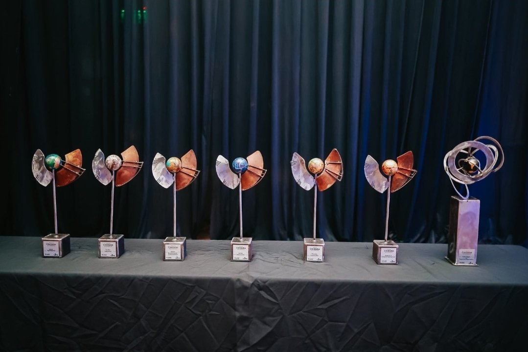 39° edición de los Premios Córdoba en el Mundo

Se llevó a cabo una nueva jornada de reconocimiento a las empresas y proyectos que, con su trabajo, innovación y compromiso, hacen que la producción y el talento cordobés se destaquen en los mercados internacionales.

Estos