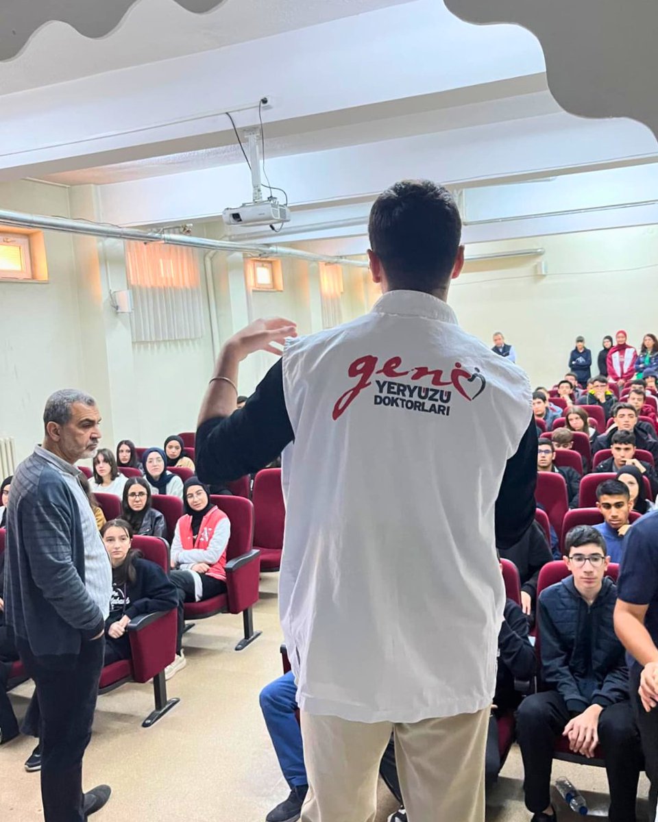 Fırat Üniversitesi Genç Yeryüzü Doktorları topluluğumuz ile birlikte 
 “Ne Yaptık da Kazandık, Kazandık da Ne Oldu?” adlı tecrübe paylaşımı etkinliğini gerçekleştirdik. 🎓
Genç gönüllülerimiz ile tecrübelerimizi ve ilham veren hikâyelerimizi yeni gönüllülerle paylaştık. 🌿