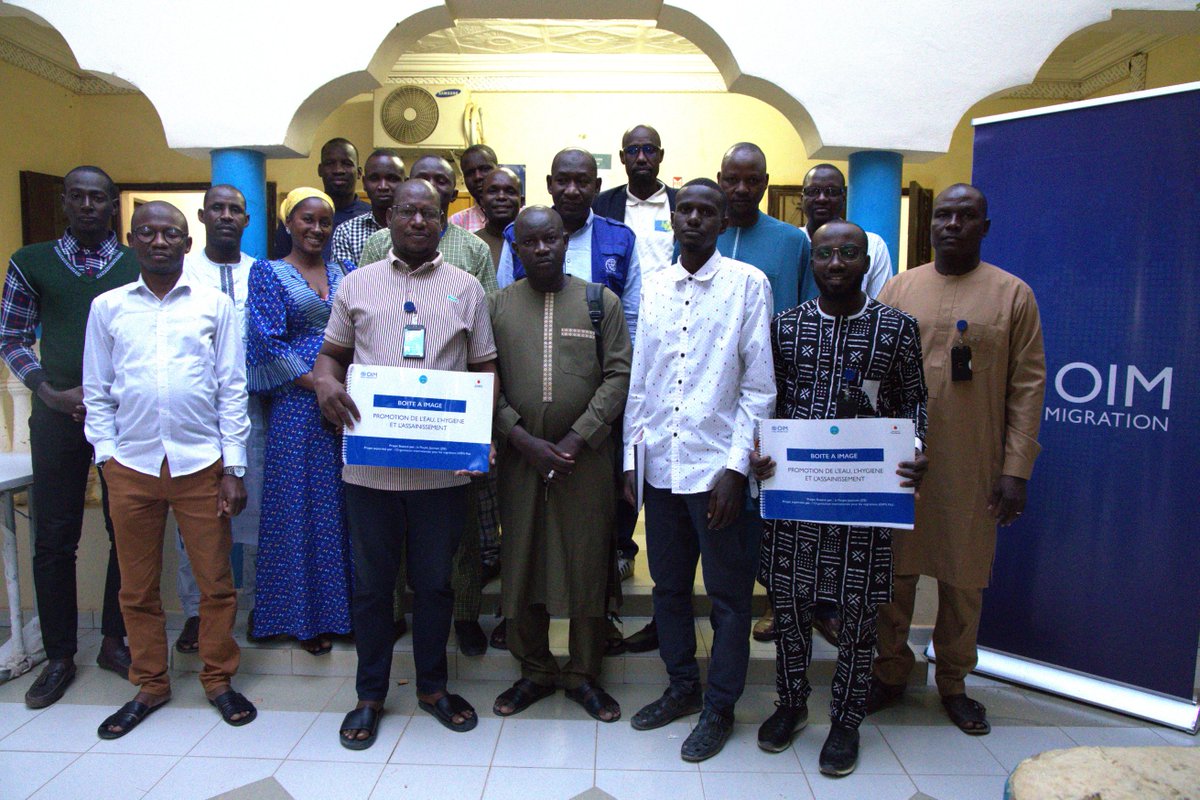 À #Tombouctou, 20 agents de terrain et mobilisateurs communautaires de l’OIM ont été formés aux techniques photo, vidéo et de sensibilisation #WASH auprès des PDI &amp; communautés d’accueil.
Une initiative du projet financé par le 🇯🇵 pour répondre aux besoins urgents des déplacés.