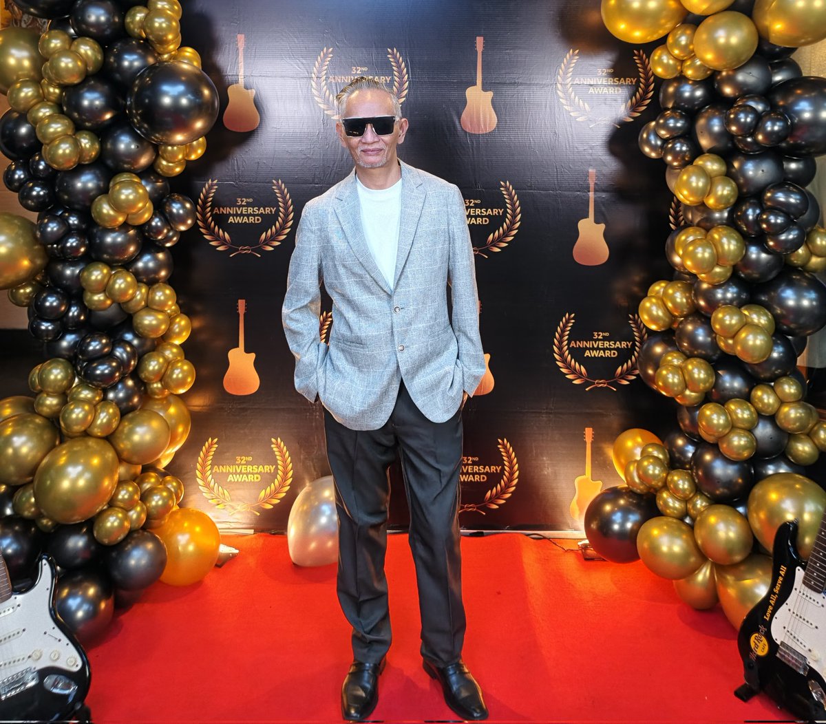 djBonzo's tweet photo. " You don't have to be famous to live out your own red carpet moment , I'm old enough to know it just a rug " 
#hardfockcafe #staffawards https://t.co/Dx4XHcP6Bv