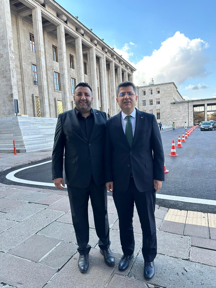 dincayhan's tweet photo. 📍TBMM

Türkiye Büyük Millet Meclisi Genel Sekreterliği görevine atanan Sayın Hüseyin Kürşat Kırbıyık’a hayırlı olsun ziyaretinde bulundum.

Kendilerine yeni görevlerinde başarılar ve kolaylıklar diliyorum. @kursatkirbiyik https://t.co/OhmrKXRgSv