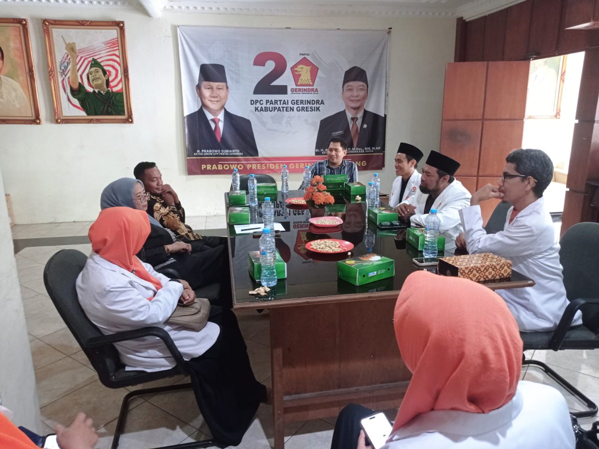 pksgresik's tweet image. DPD PKS Kabupaten Gresik bersilaturahim ke kantor DPC Partai Gerindra Gresik, Rabu, 12 November 2025.
Rombongan PKS dipimpin langsung oleh Ketua DPD PKS Gresik, Muchlisin, dan diterima oleh Sekretaris DPC Gerindra, Nur Sa’idah serta anggota DPRD Dapil 4 Muchamad Zaifudin