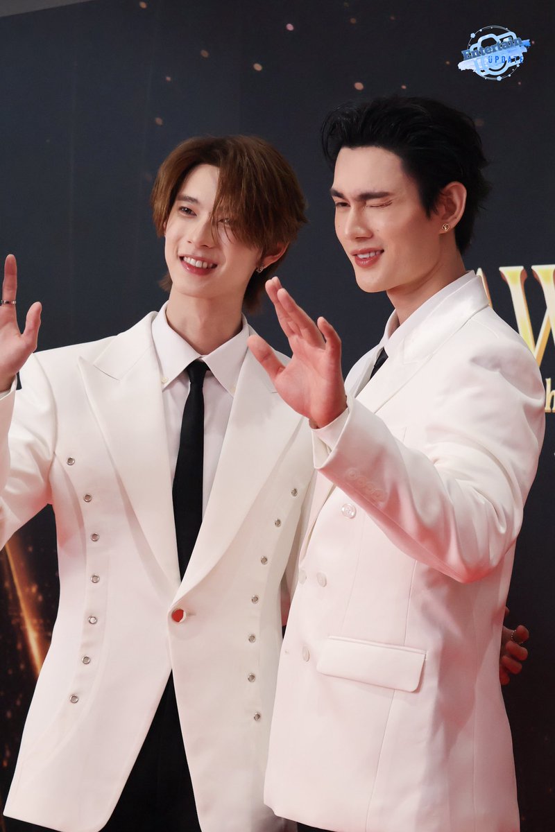 Entup2date's tweet photo. “พูห์-พาเวล” ร่วมเดินพรมแดงในงานประกาศรางวัล Howe Awards 2025  

 PPV AT HOWE AWARDS 2025
#HOWEAWARDS2025 
#HOWEAWARDS2025XPoohPavel 
#poohpavel #ppoohkt #pavelphoom https://t.co/MdjwhiUgmO