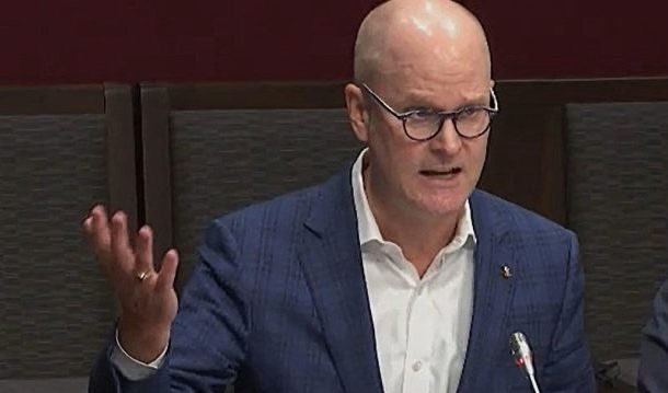 Data show newspaper revenues crashing despite millions in taxpayers' subsidies. Publishers' lobbyist says newsrooms cannot change their business model: "You may ask, why?"  
blacklocks.ca/revenues-crash… #cdnpoli <a href="/CdnHeritage/">Canadian Heritage</a>
#cdnmedia