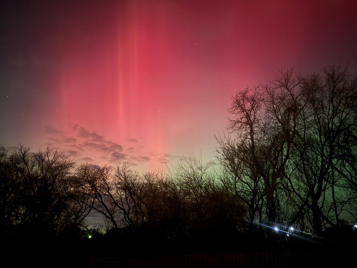 Raychelgrace_s's tweet photo. Walked onto my porch last night and got to witness the northern lights. Truly stunning. https://t.co/QMWSyepdWm