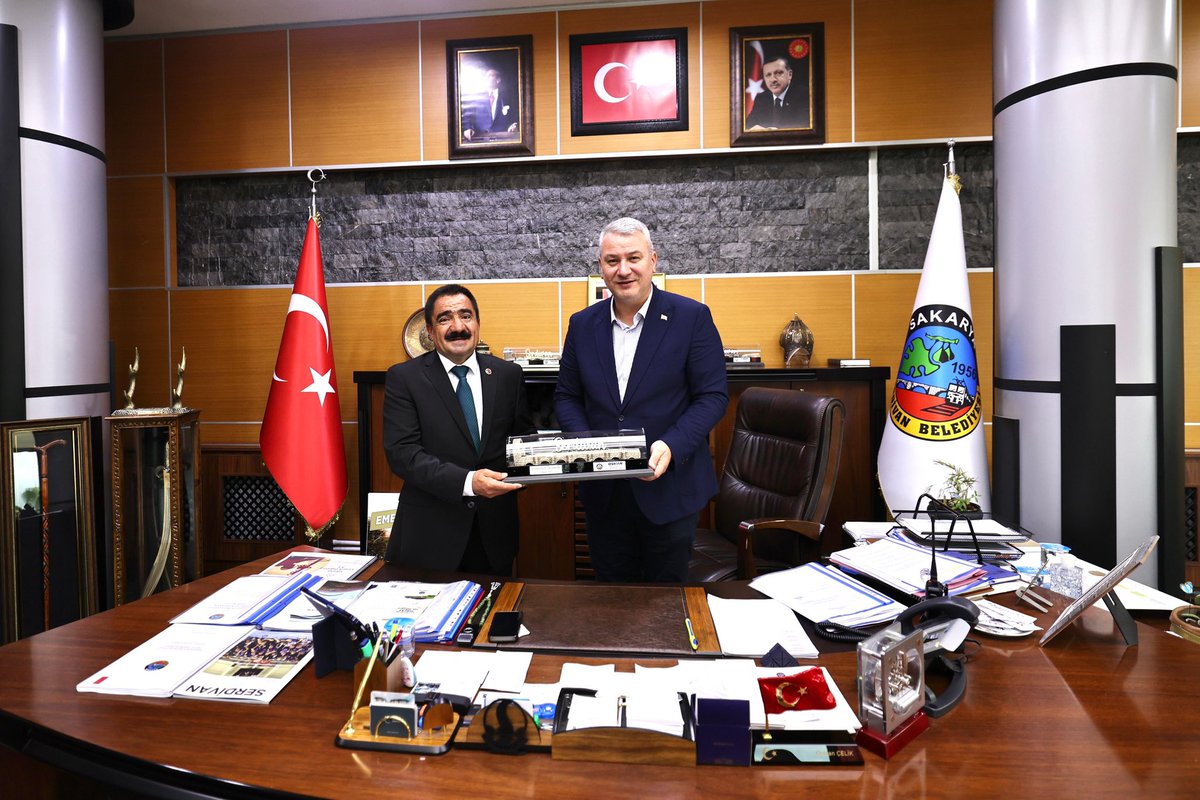 osmancelikSRD's tweet photo. Kırşehir ili Akçakent Belediye Başkanı Yılmaz Kılıç’ı belediyemizde misafir ettik.

İlçelerimizin genel durumu ve potansiyelini konuştuğumuz kıymetli Başkanımıza, ziyaretleri ve nazik düşünceleri için teşekkür ediyorum. https://t.co/IHt4gXUdAo