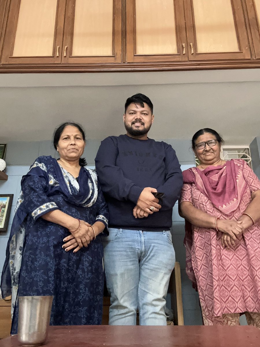 patelrumit7's tweet image. આજ રોજ ચાંદખેડા સંગઠન ના મંત્રી મીનાબેન બારોટ અને રાઠવા મધુબેન અને વેપારી સેલ ના સભ્ય મનોજભાઈ બબ્બર ના ઘરે નવા વર્ષની શુભેચ્છા મુલાકાત લીધી. 

રૂમિતભાઇ પટેલ - મહામંત્રી ચાંદખેડા વોર્ડ