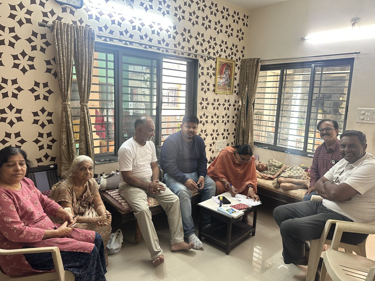 patelrumit7's tweet image. આજ રોજ ચાંદખેડા સંગઠન ના મંત્રી મીનાબેન બારોટ અને રાઠવા મધુબેન અને વેપારી સેલ ના સભ્ય મનોજભાઈ બબ્બર ના ઘરે નવા વર્ષની શુભેચ્છા મુલાકાત લીધી. 

રૂમિતભાઇ પટેલ - મહામંત્રી ચાંદખેડા વોર્ડ