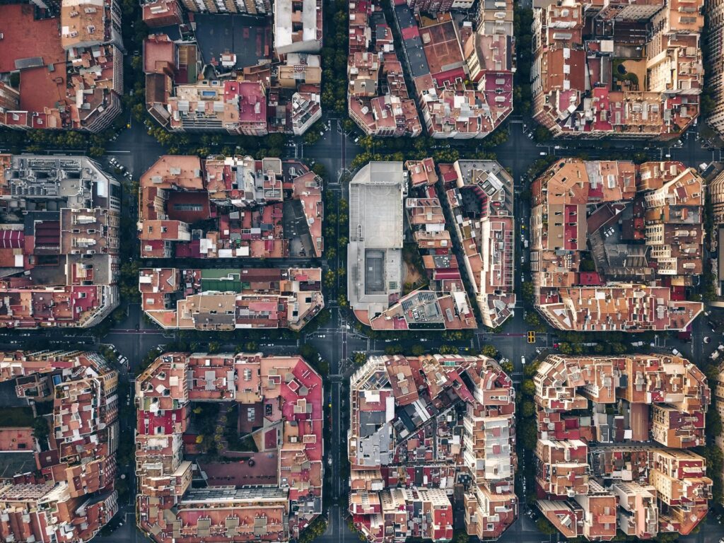 universitatURV's tweet photo. 🌡️Per què les ciutats són més calentes que l’entorn rural? Una #recercaURV estudia com la morfologia de les ciutats contribueix a què hi faci més calor que als entorns rurals propers.

👉https://t.co/N6KZ8u5tYp https://t.co/ChUoDNkSs3