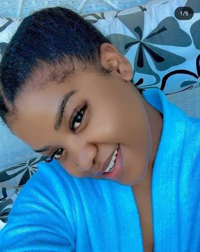 sewavi12354's tweet image. En Tanzanie, la présidente Samia Suluhu a fait arrêter Jennifer Jovin, une #influenceuse de 26 ans, pour avoir dansé sur une chanson demandant son départ. Elle est accusée de #trahison avec 21 autres #tiktokeurs ; Cette arrestation soulève des inquiétudes dans le pays.#news