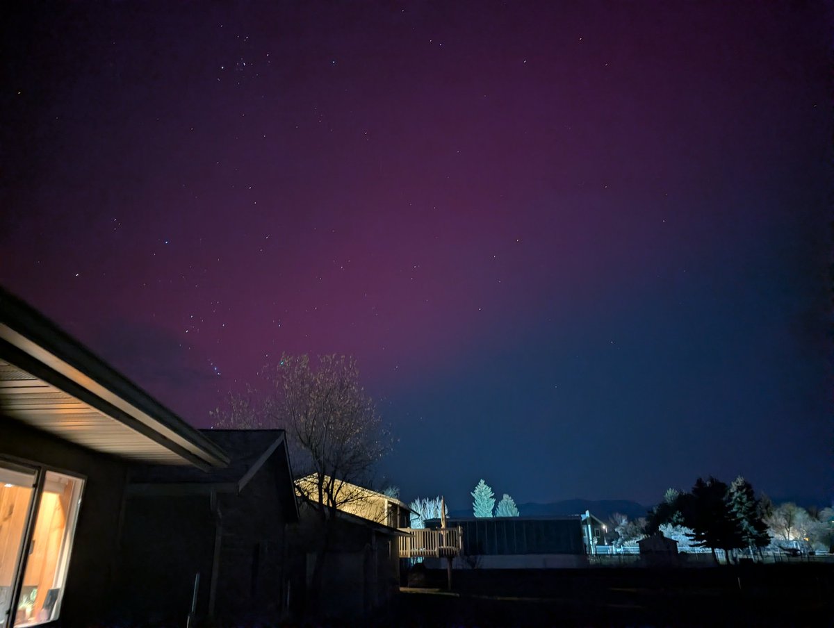 Couldn't sleep and she was still going! Hope tonight is great too and cloud free 🤞