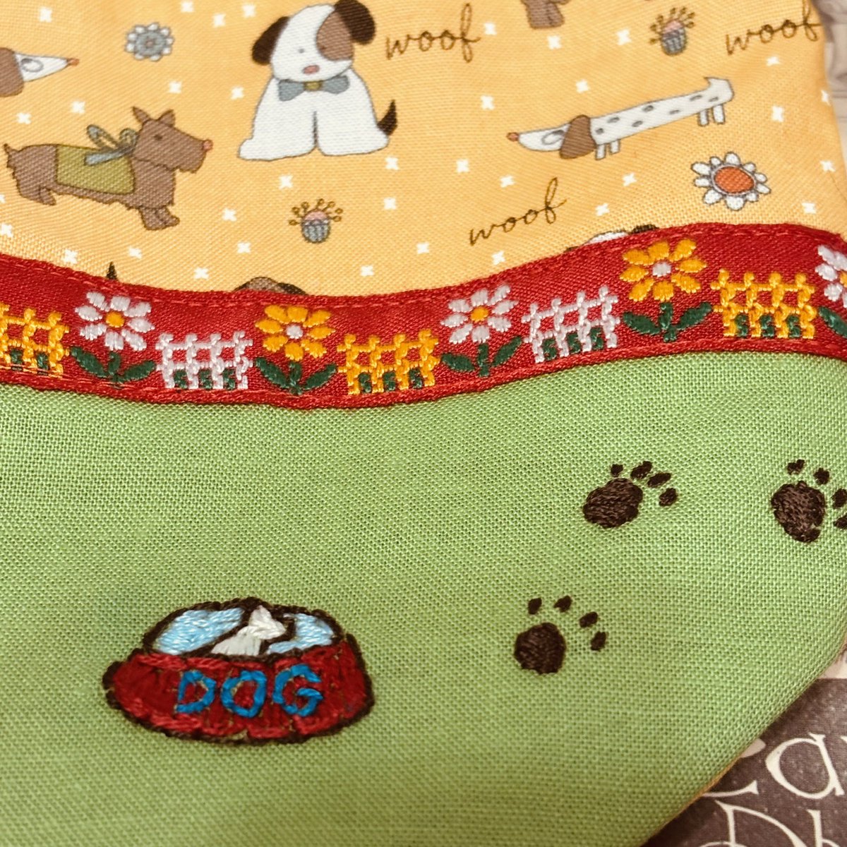 わんちゃんのかわいい生地 丸巾着に仕立てました 刺繍難しかった 昨日