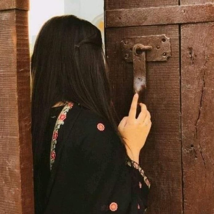 يارب اني اطرق بابك يالله لقد  ضاق فيني واهلي الضروف. بعدرحيل ابي الذي كان يشتغل علينا. والان نحن. ضلنا فتره نتالم. نطلب من الله ثمه من اهل الخير يساعدونحن لوجه الله الله يفرج همه الذي بيفرج همنا لجل نخذلنا مكينة خياطه نسترحالنا فيها اسالكم بلله تواصلها لفاعل خير+967736637932