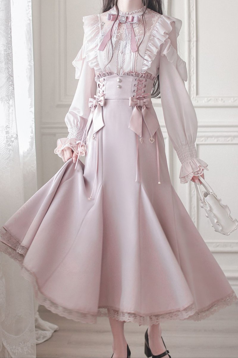 大人ガーリーなオタ活コーデ🎀🤍