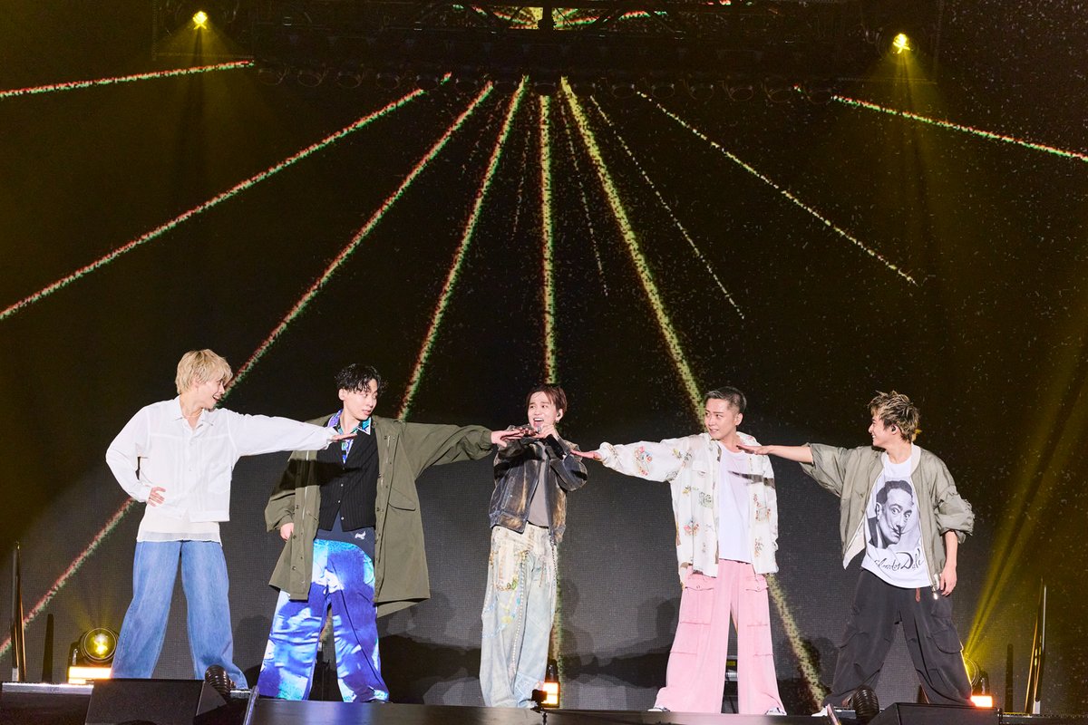 modelpress's tweet photo. Da-iCE、突然FRUITS ZIPPER踊りだす
「来年から年齢非公開」宣言も

🔻"大野雄大の話題で持ちきり"MCはこちら
https://t.co/XAFEeCbFZI

#Da_iCE #EntranCE @Da_iCE_STAFF https://t.co/IHOGutaV7m