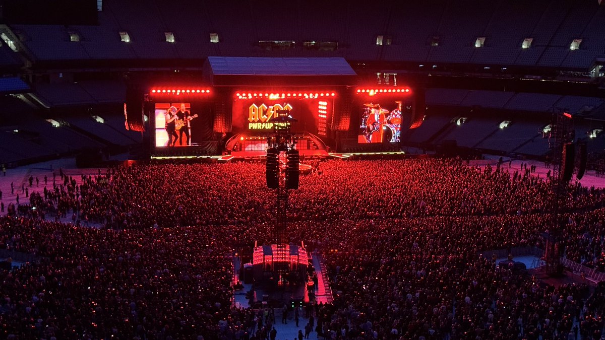 benwaterworth62's tweet photo. Concertfest part 4 — for you, Dad 🤘❤️ 

You always wanted to see AC/DC again, and I promised I’d go with you. 

Couldn’t make it together, but I carried on the tradition for you at the greatest stadium in the world ⚡️ #ACDC #Concertfest https://t.co/vTkbjBf5ox