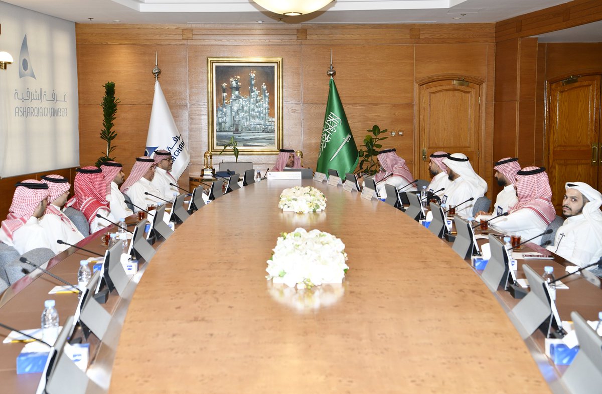 #غرفة_الشرقية tweet media