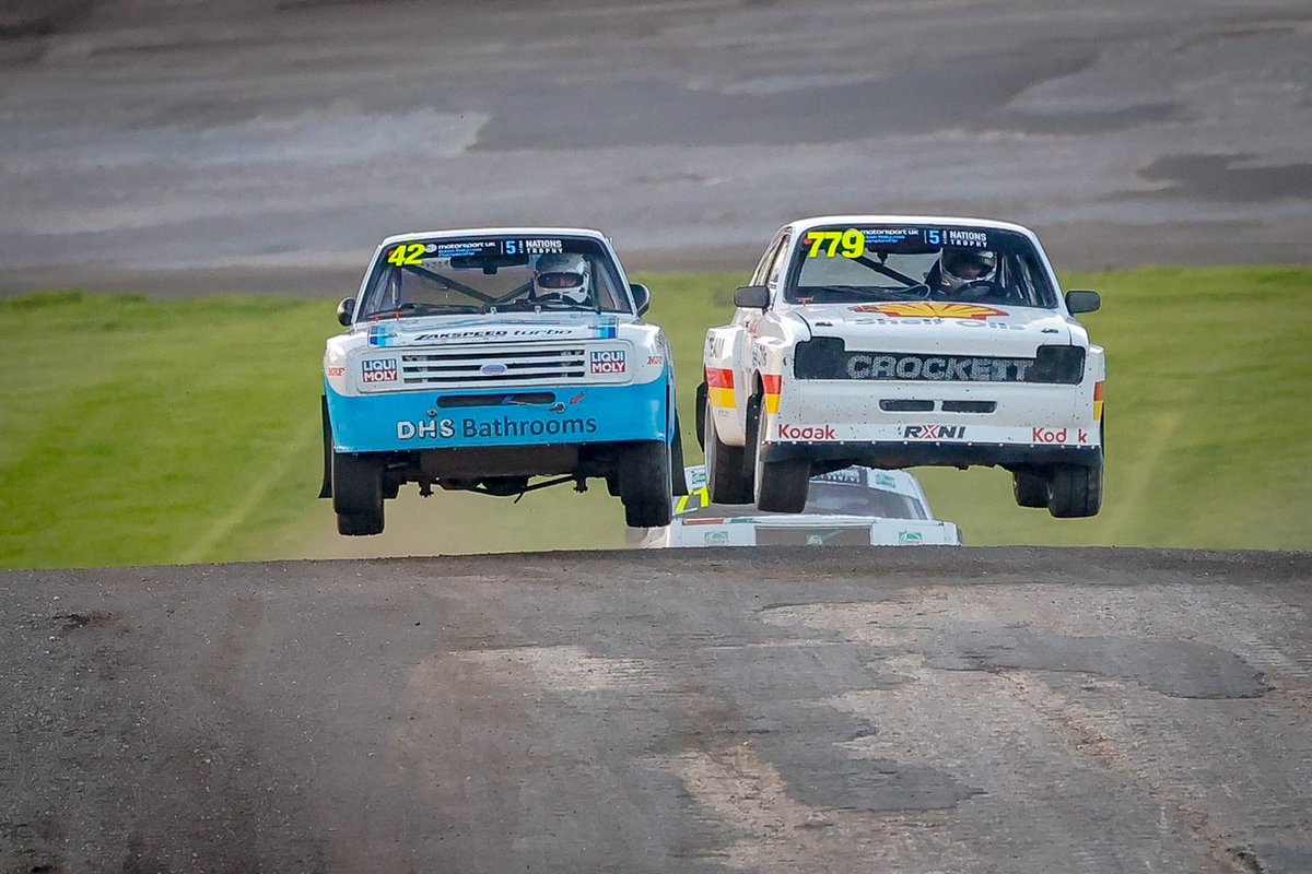 French and Swayland Spark Spectacular Firework Finale at Lydden Hill! 

retrorallycross.com/french-and-swa… #RetroRX