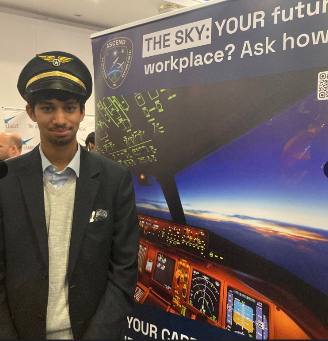 RGSHWCareers's tweet image. Our @rgshw students were flying high at Careers in Aerospace &amp;amp; Aviation Live in London! Hosted by the Royal Aeronautical Society, the event gave students like Anish (below) the chance to connect with industry leaders like Boeing, Gulfstream &amp;amp; Martin-Baker. #Futures #FlyingHigh