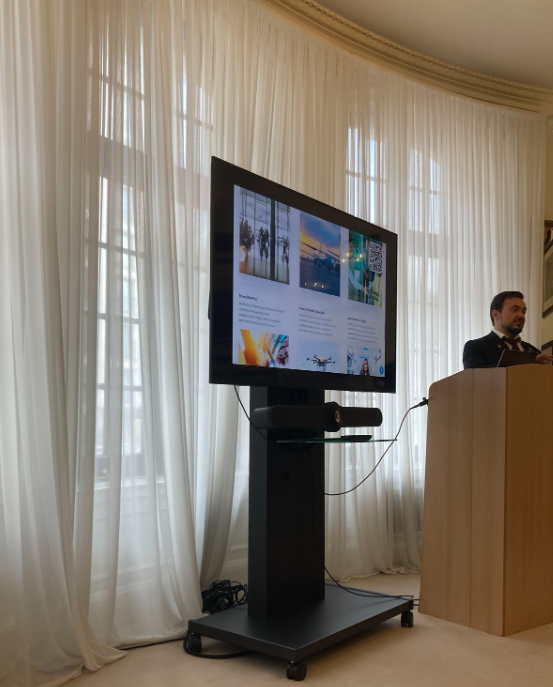 RGSHWCareers's tweet image. Our @rgshw students were flying high at Careers in Aerospace &amp;amp; Aviation Live in London! Hosted by the Royal Aeronautical Society, the event gave students like Anish (below) the chance to connect with industry leaders like Boeing, Gulfstream &amp;amp; Martin-Baker. #Futures #FlyingHigh