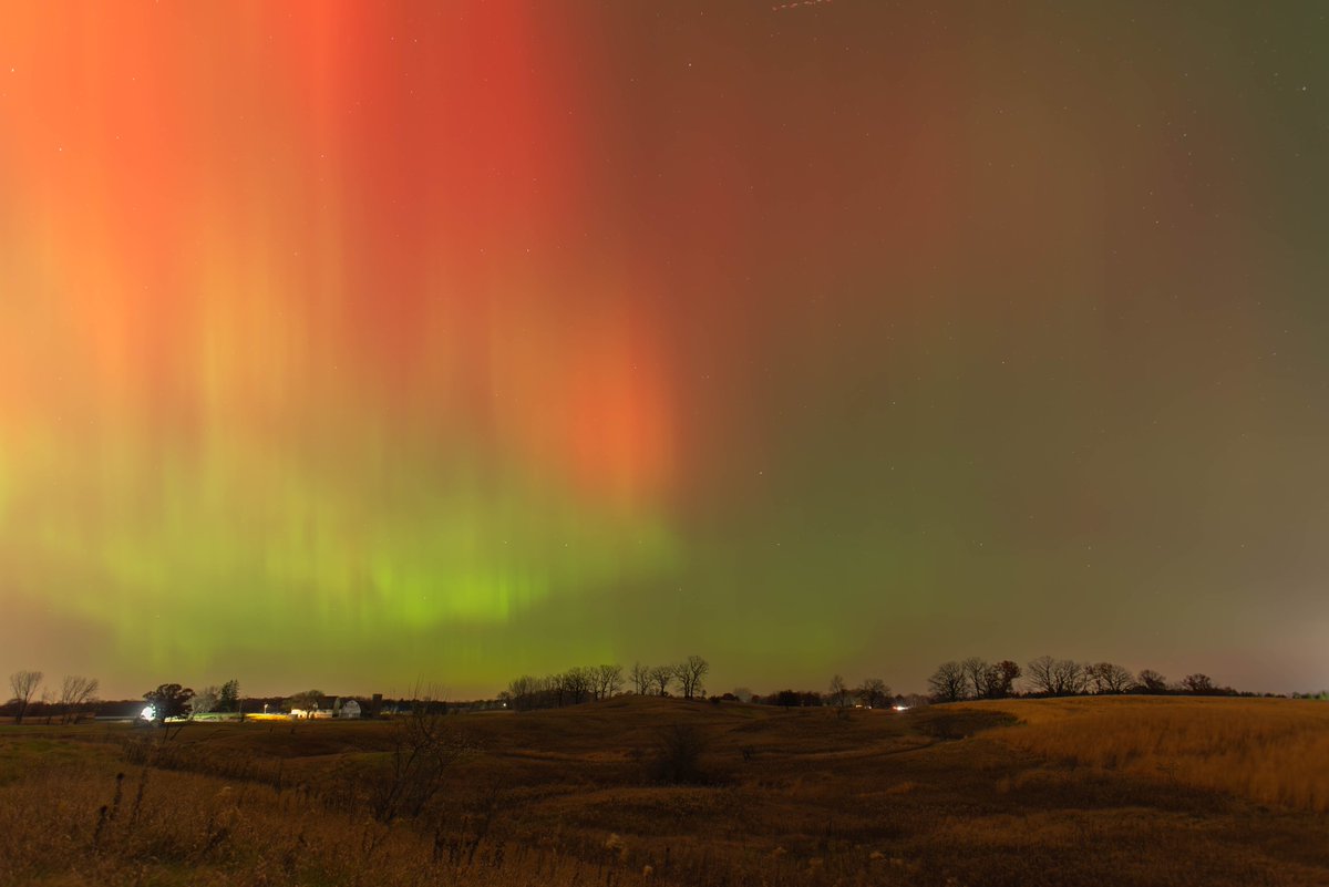 I set up my timelapse while it was still cloudy and before the aurora kicked off.
