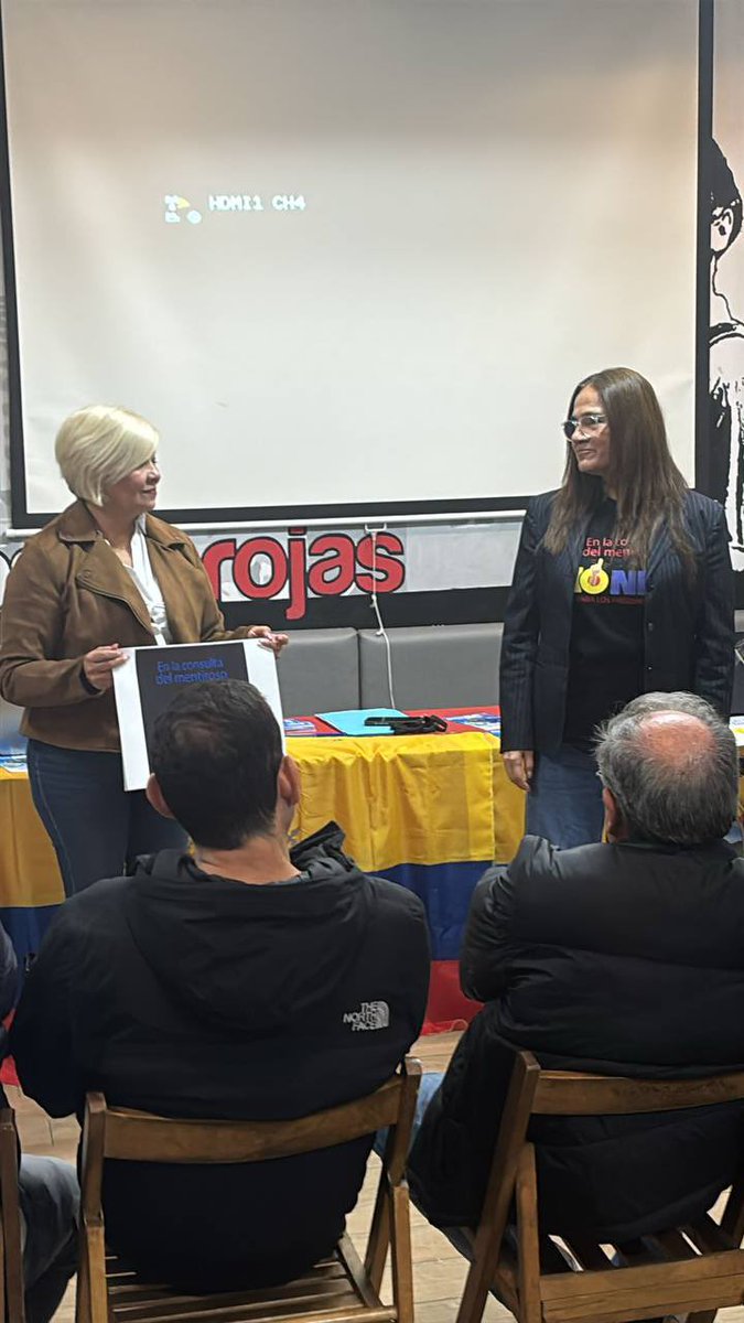 📍Madrid 🇪🇸 | Compartimos con nuestros hermanos y hermanas ecuatorianas una jornada de reflexión y participación ciudadana. Abordamos sobre la consulta popular y la importancia de mantenernos firmes ante y alertas ante cualquier intento de fraude. 

💪Juntas y juntos, unid@s por