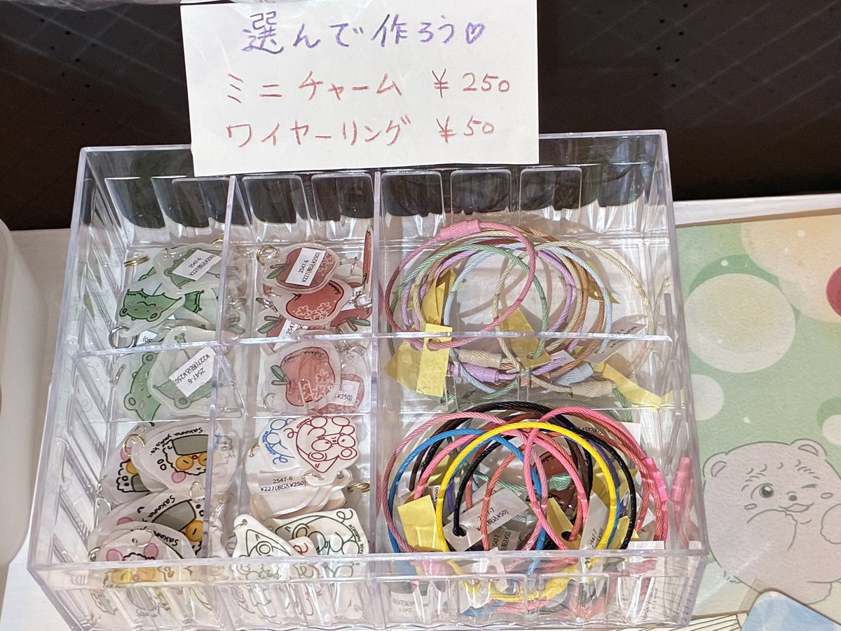 isshikishoten's tweet image. #しあわせ展2 通販可能です！

さかなやのこさん
@sakana_Yanoko 

ミクストメディア作品 4400円～
パーツを選んで作れるキーチャーム
（ミニチャーム各250円）
へんむぅところりん作品集 1500円
ステッカ、マグネット300円
など

気になる作品はお問い合わせください
(明日（13日）ご返信となります)