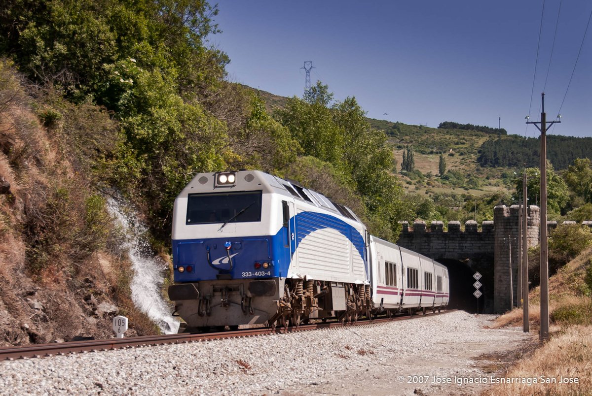 PartCastellano's tweet photo. 👉Mientras PP, PSOE y Vox prometen en Burgos, en Madrid bloquean la reapertura de la línea Burgos-Aranda-Madrid
🚉 5.360 días después, el @PartCastellano sigue siendo el único partido que defiende esta infraestructura vital
ℹ️ https://t.co/XeUGxvtfbG
🧵
#TrenDirecto https://t.co/OcTvJLsWFh