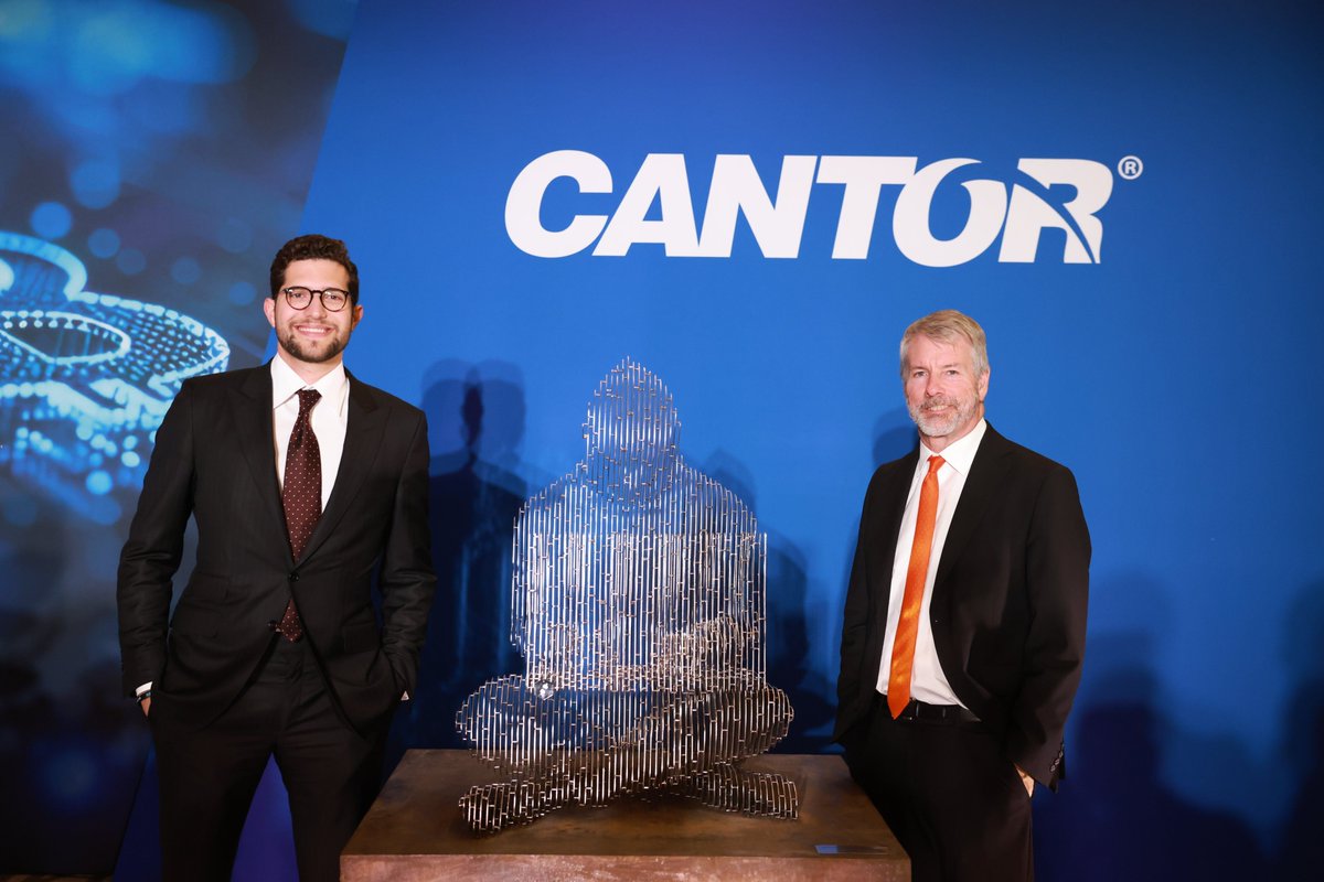 BitcoinArchive's tweet image. JUST IN: 🇺🇸 Michael Saylor and Brandon Lutnick install a new Satoshi Nakamoto statue in Miami