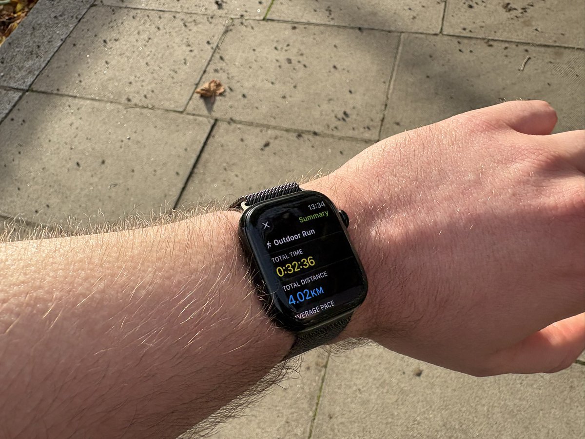 devadam88's tweet image. Day 28 of #30DaysOfExercise

Tempo run. Fast segments with a good warm up and warm down. 4km in around 32min