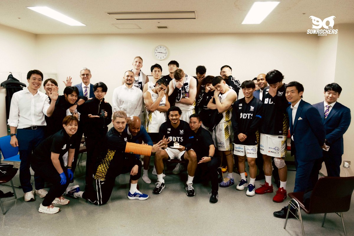 🎂 HAPPY BIRTHDAY 🎂
 本日11月12日に誕生日を迎えたトロイ・マーフィージュニア選手を試合後チームでお祝いしました✨

 #サンロッカーズ渋谷 #Bリーグ
<a href="/icytj_/">Troy Murphy Jr. (トロイ・マーフィーJr)</a>