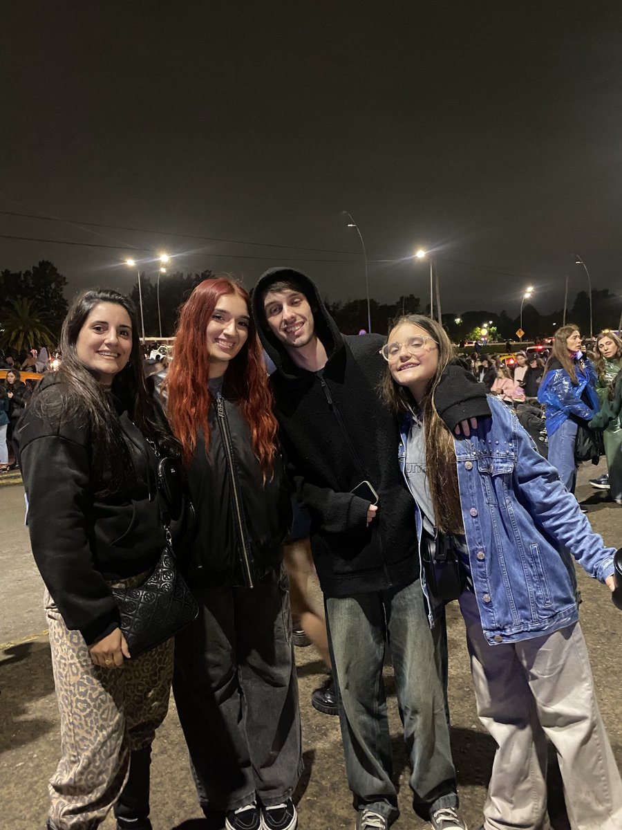 JulietaRom6's tweet photo. LOS AMOOOO,son lo mas! @NicolasOcchiato @LuzuComunidad @nadiedicenada_ https://t.co/3cxhdSc0T2