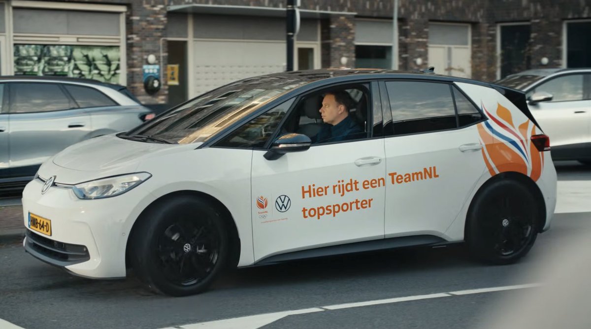 Niet iedere Volkswagenrijder is een topsporter, maar wel iedere topsporter is een Volkswagenrijder. Deze tegenstelling vormt de basis van de nieuw campagne 'Hey, is dat niet' van TeamNL, Volkswagen en Dentsu Creative Amsterdam

#teamnl #volkswagen

fonkmagazine.nl/artikelen/camp…