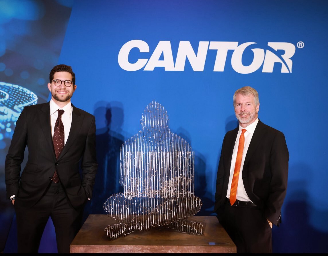 NEW: Michael Saylor and Cantor Fitzgerald Chairman installed a new Satoshi Nakamoto statue in Miami 👀