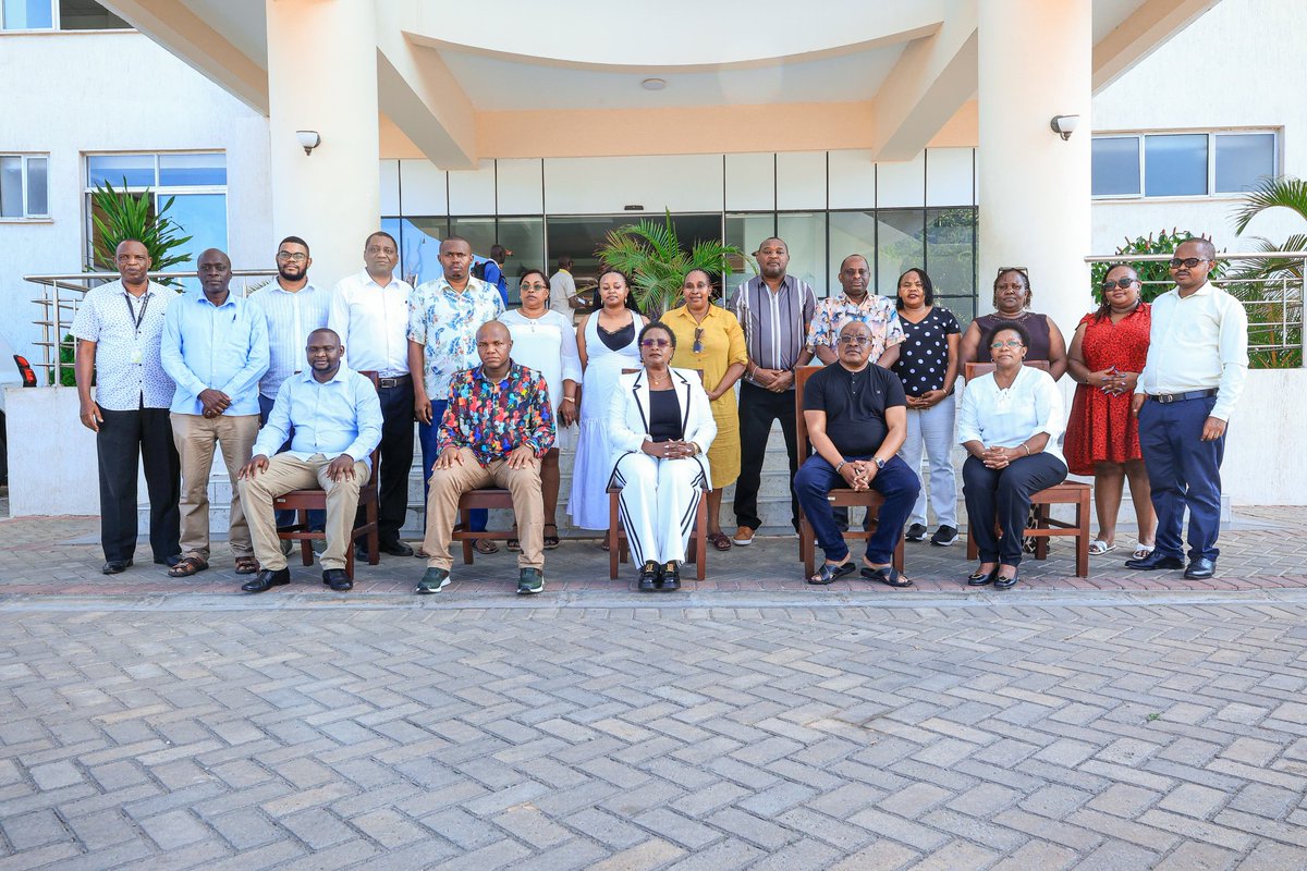 Officially opened a sensitisation workshop bringing together all County Executive Committee members under the theme,
“Enhancing urban governance, implementation of the Urban Areas and Cities Act, KISIP2 land tenure regularization progress, and Machakos County upgrading and