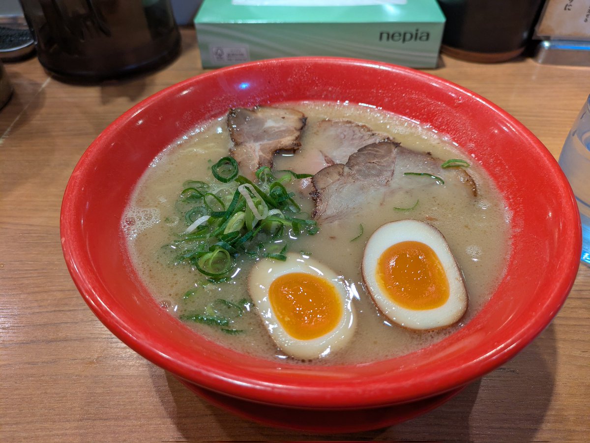 yumi_cherry's tweet photo. ケーキケーキケーキケーキ、レッドブル、ラーメン。

ライブ楽しかった。
#sasayamavo https://t.co/4zSxCgz0ZK