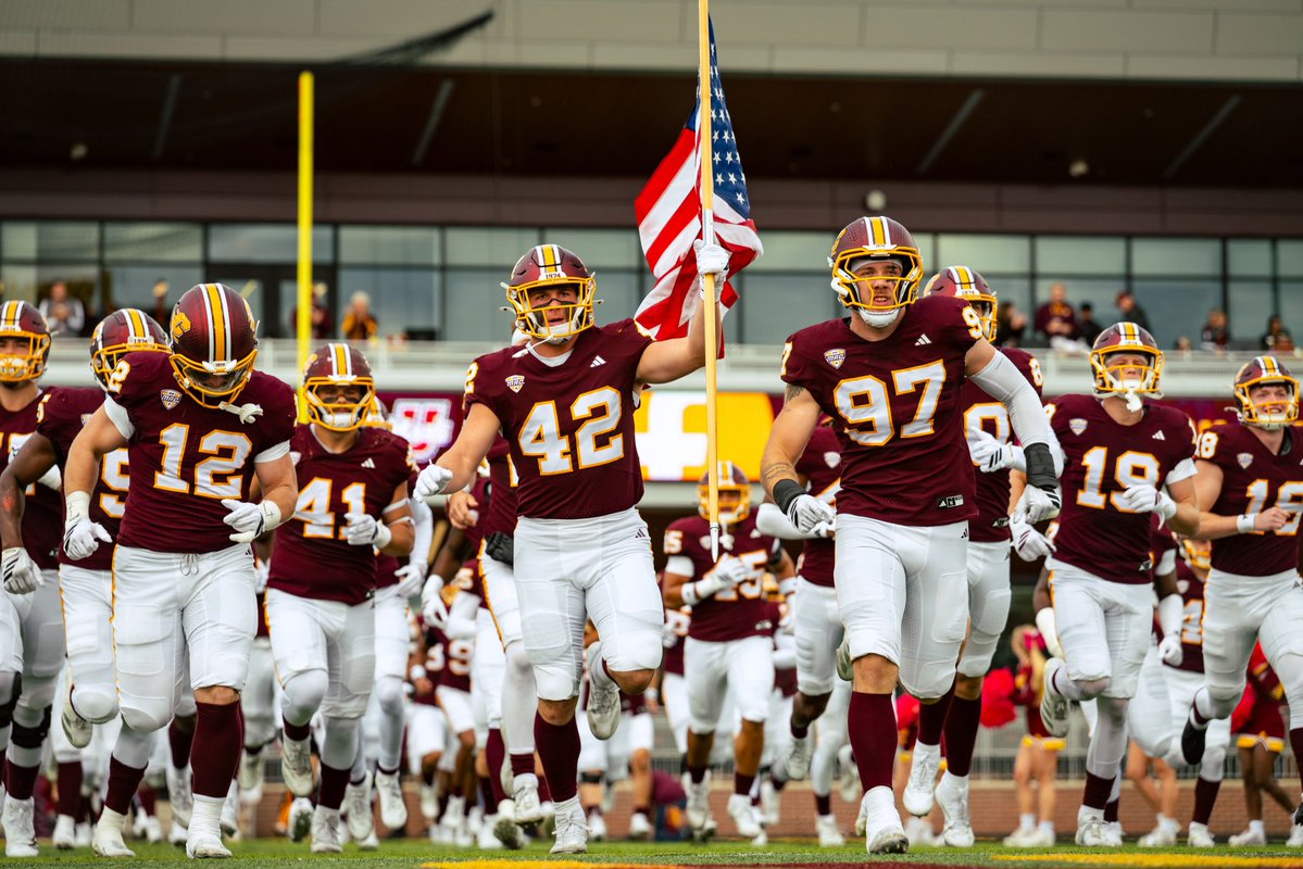 THE CENTRAL MICHIGAN CHIPPEWAS PLAY FOOTBALL TODAY!!!!!!

#FireUpChips 🔥⬆️