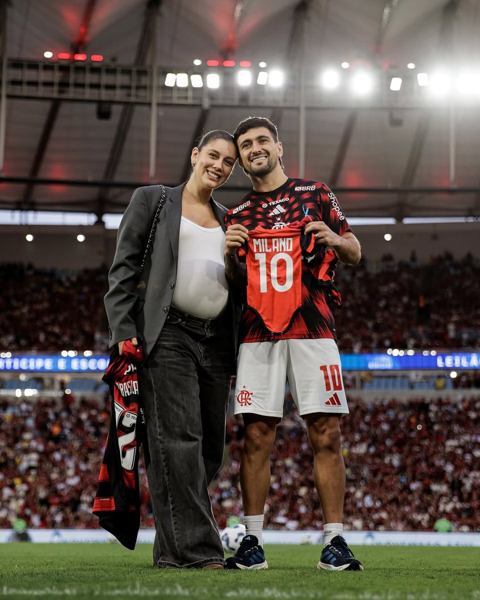 acmilanbr's tweet photo. Adoramos o nome (e as cores), Arrasca! Parabéns ao casal ❤️🖤

📸 Instagram / g10dearrascaeta https://t.co/hjaDPzOPeb