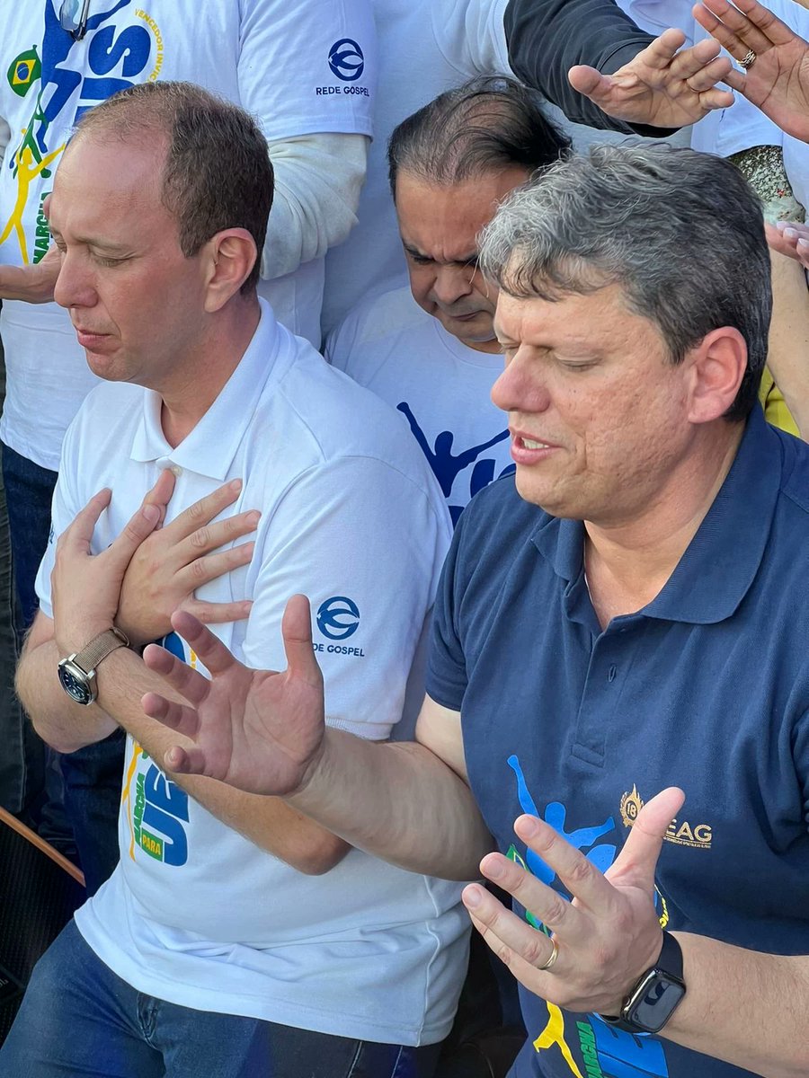 O prefeito usou uma IGREJA pra lavar dinheiro público roubado d sorocaba.
Onde tem crente,  tem hipocrisia e roubalheira🧐