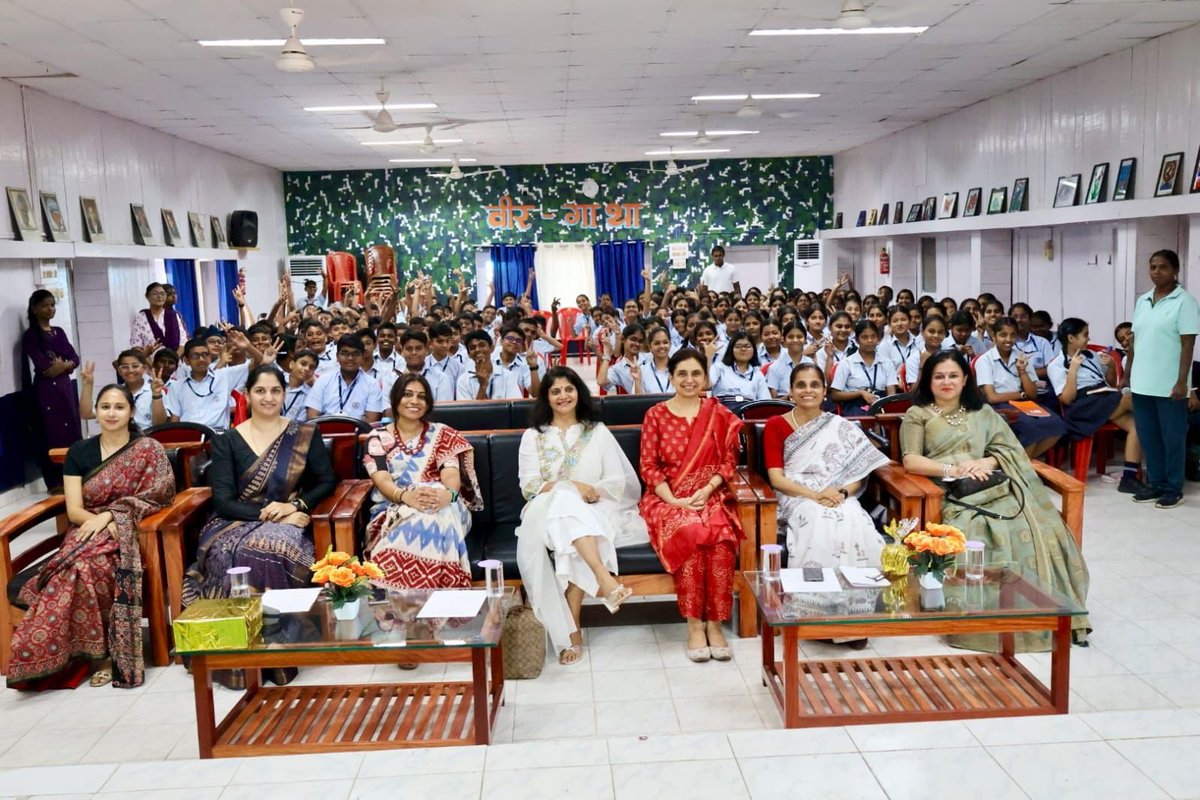 The Defence Wives Welfare Association (#DWWA), #ANC, conducted an Educational Workshop on Communication Confidence for students of Classes 7 and 8 at Navy Children School (NCS) on 10 Nov 2025. The session was honoured by the presence of the Vice President, DWWA (ANC).