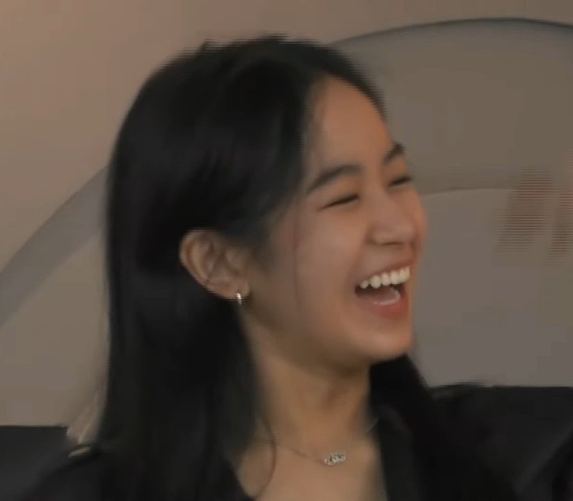 capricescap's tweet image. ganda mo talaga kahit tumawa, magalit, malungkot or umiyak. iba ka talaga cap