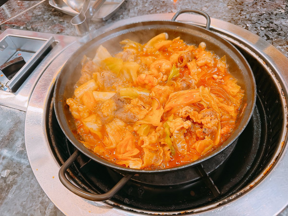 今日の戦利品とご飯　in韓国
初日から楽しすぎてあっという間に終わってしまった🥺
明日は観光とグルメとお買い物！