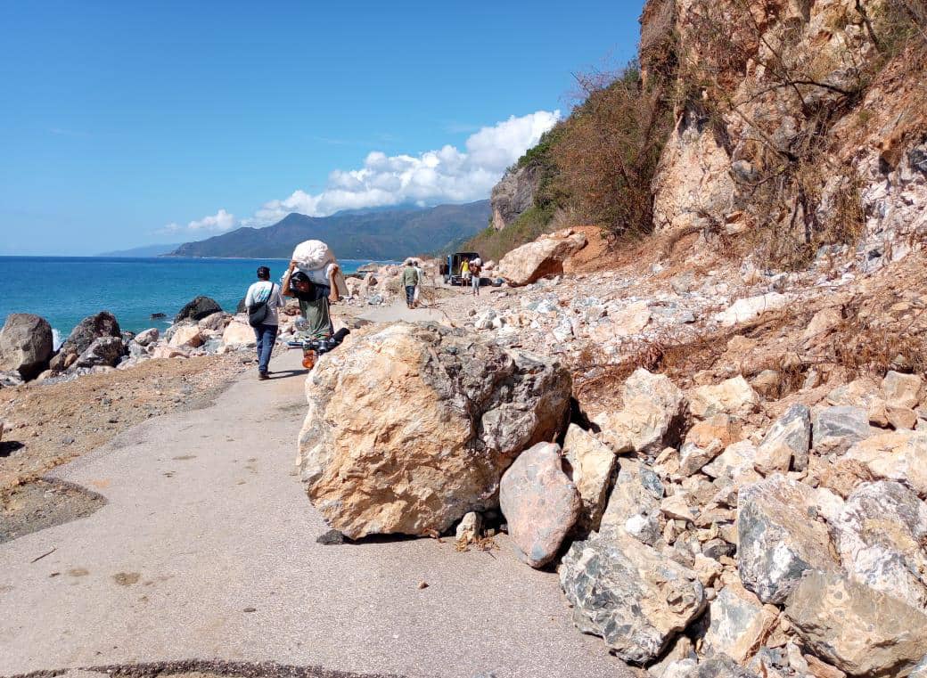 tiempo21cuba's tweet image. Con una parte de sus fuerzas distribuidas en tres provincias del oriente cubano de manera simultánea, los trabajadores de la Empresa de Construcción y Montaje de #LasTunas demuestran ser un pilar fundamental para la recuperación
#Melissa #UnidosXCuba 
👉🔗 periodico26.cu/index.php/es/p…