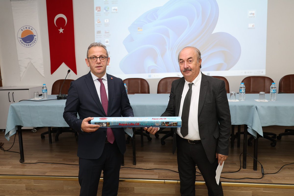🐟 Üniversitemiz Su Ürünleri Fakültesi ev sahipliğinde düzenlenen Türkiye Su Ürünleri 2025 Seminerleri’nde sektörün geleceği masaya yatırıldı. 

📈 Yetiştiricilikten ihracata, markalaşmadan Avrupa Birliği standartlarına kadar birçok konu ele alındı.

🌐 sinop.edu.tr/turkiye-su-uru…