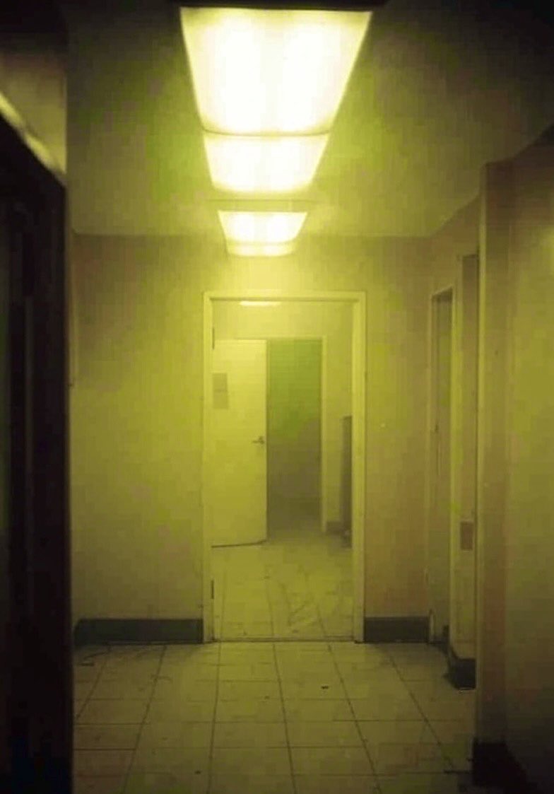 Liminal_JJ's tweet image. #Liminalspace #Backroom