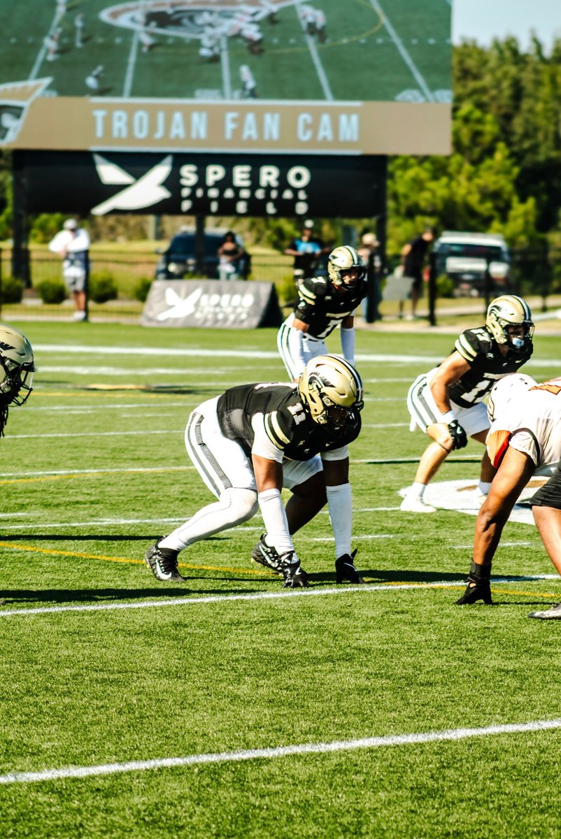 Anderson defensive lineman Hezekiah Kinard is entering the transfer portal, <a href="/thebizofathlete/">The Business of Athletes</a> tells <a href="/mzenitz/">Matt Zenitz</a> and <a href="/chris_hummer/">Chris Hummer</a>.

The 6-foot-3, 290-pound DT posted 41 tackles, 11 TFLs and 0.5 sacks this year. 

247sports.com/season/2026-fo…